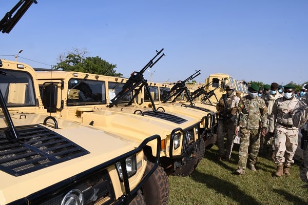 L’armée malienne, mieux équipée, monte en puissance