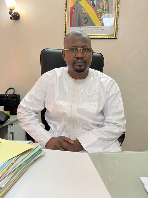 Boubacar Dramé, inspecteur des impôts, chef du centre des impôts des moyennes entreprises (cime) de la rive gauche du district de Bamako :  « Le paiement de l’impôt est une obligation citoyenne. Cela aide l’Etat à faire face aux dépenses publiques ».