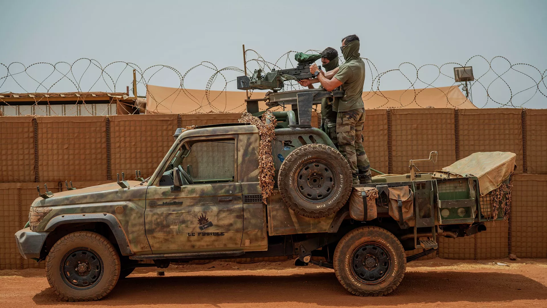 Bamako appelle à réviser les accords de défense, mais "la France veut reprendre la main au Mali"