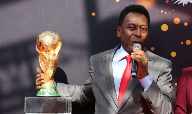 Pelé de nouveau hospitalisé pour son traitement contre le cancer