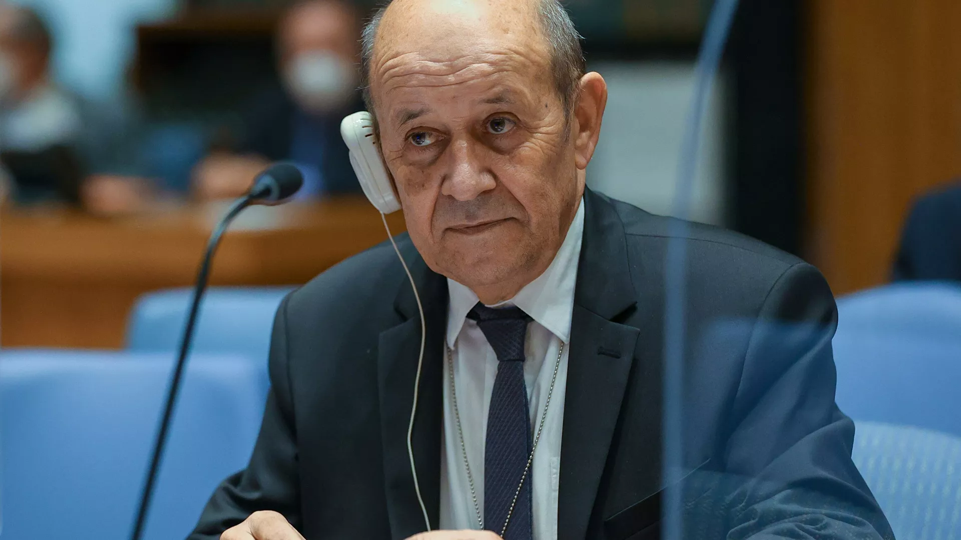 Mali: les conditions ne sont pas réunies pour poursuivre le combat, selon Le Drian