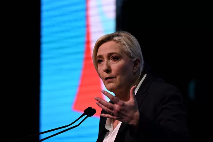 Le Pen n'a "pas d'admiration particulière" pour Zelensky