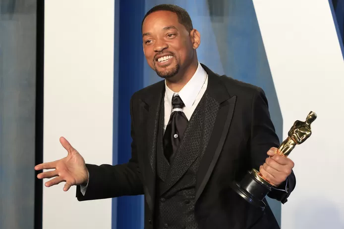 Will Smith doit-il rendre son Oscar après avoir giflé Chris Rock?