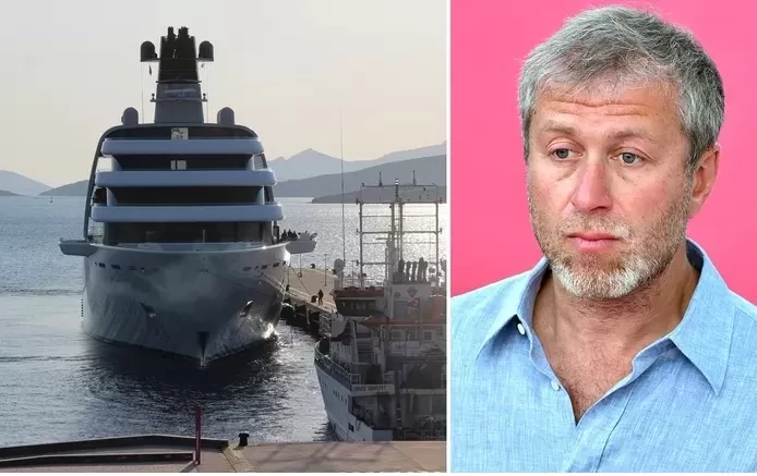 Deux yachts de l’oligarque russe Abramovitch amarrés en Turquie