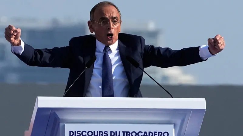 Les "Macron assassin" scandés au meeting d'Éric Zemmour provoquent un tollé