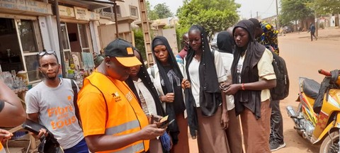 Journée  « Tous vendeurs » chez Orange Mali : Le DG d’Orange Mali et son staff à la rencontre des clients