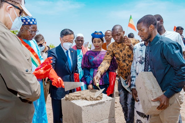 Infrastructures scolaires : Al Barka, avec le soutien de l'ambassade de Chine, offre 3 salles de classes au village de Gombala