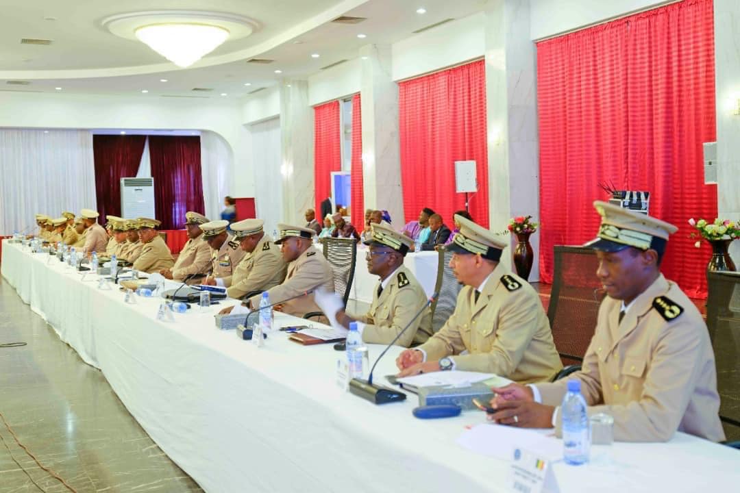 Rencontre  Assimi Goita et les gouverneurs de région :  Le Gouverneur  Aly Annaji  rend compte aux populations du Nioro du Sahel