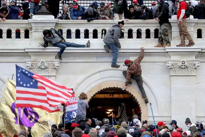 “Il a trahi son serment”: dix ans de prison pour un policier impliqué dans l'assaut du Capitole