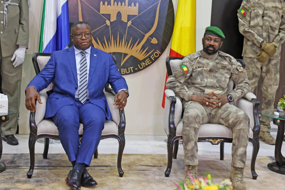 Le Président GOÏTA reçoit son homologue Sierra Léonais Julius M. BIO : L’affaire des 46 soldats ivoiriens détenus au Mali au cœur des échanges