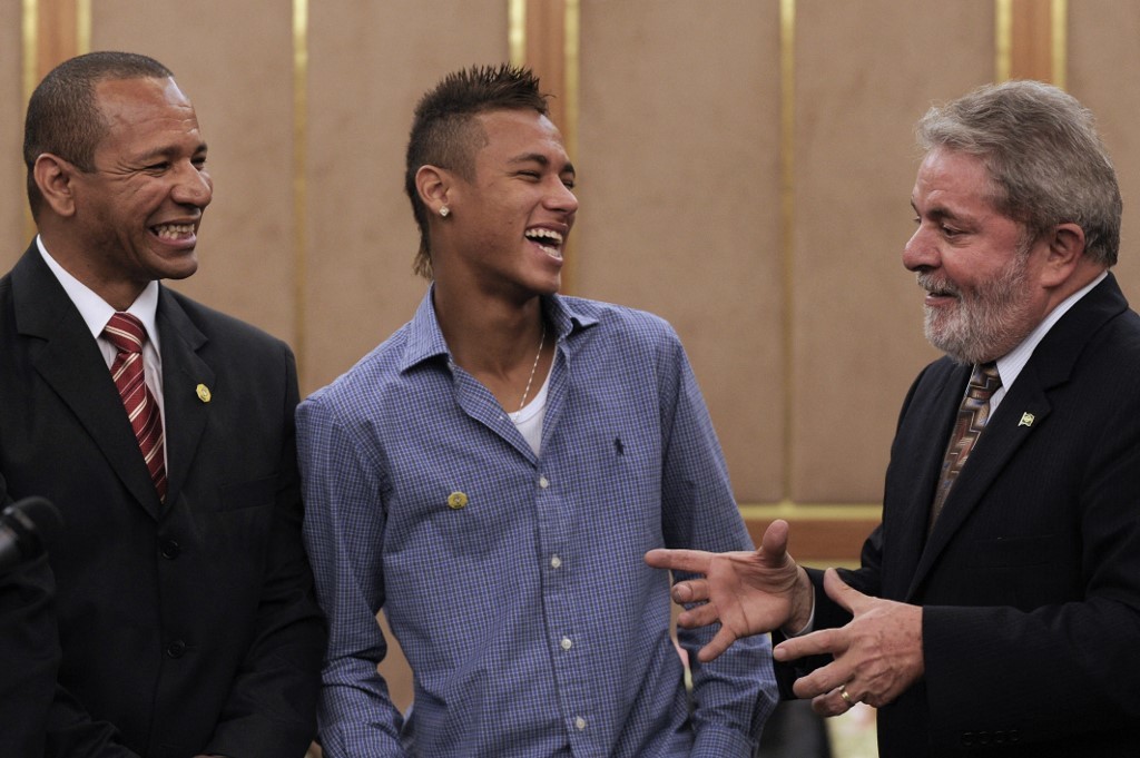 Election au Brésil : Lula accuse Neymar de soutenir Bolsonaro en échange d'une ristourne fiscale