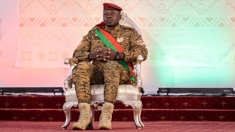 Burkina Faso : Paul-Henri Sandaogo Damiba démissionne et cède le pouvoir au capitaine Ibrahim Traoré