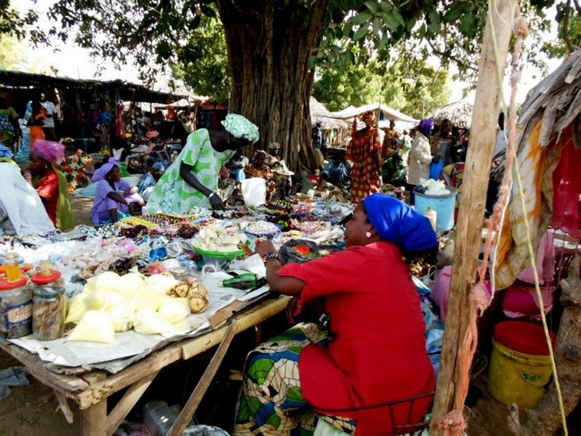 Marché de Medina-Coura :  L’anarchie des vendeuses de condiments frais