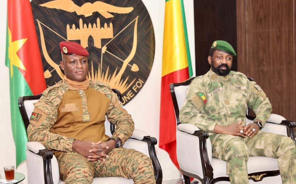 Niger: La CEDEAO menace, le Mali et le Burkina avertissent: “attaquer le Niger, c’est les attaquer”