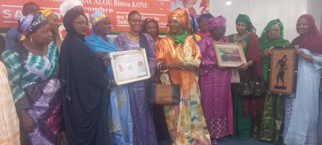 Forum libre du Mali :   Le Prix Sira DIOP pour le leadership féminin attribué à la Présidente de l’Association BENSO