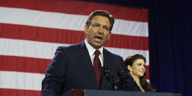 Ron DeSantis, concurrent de Trump pour 2024, réélu en Floride