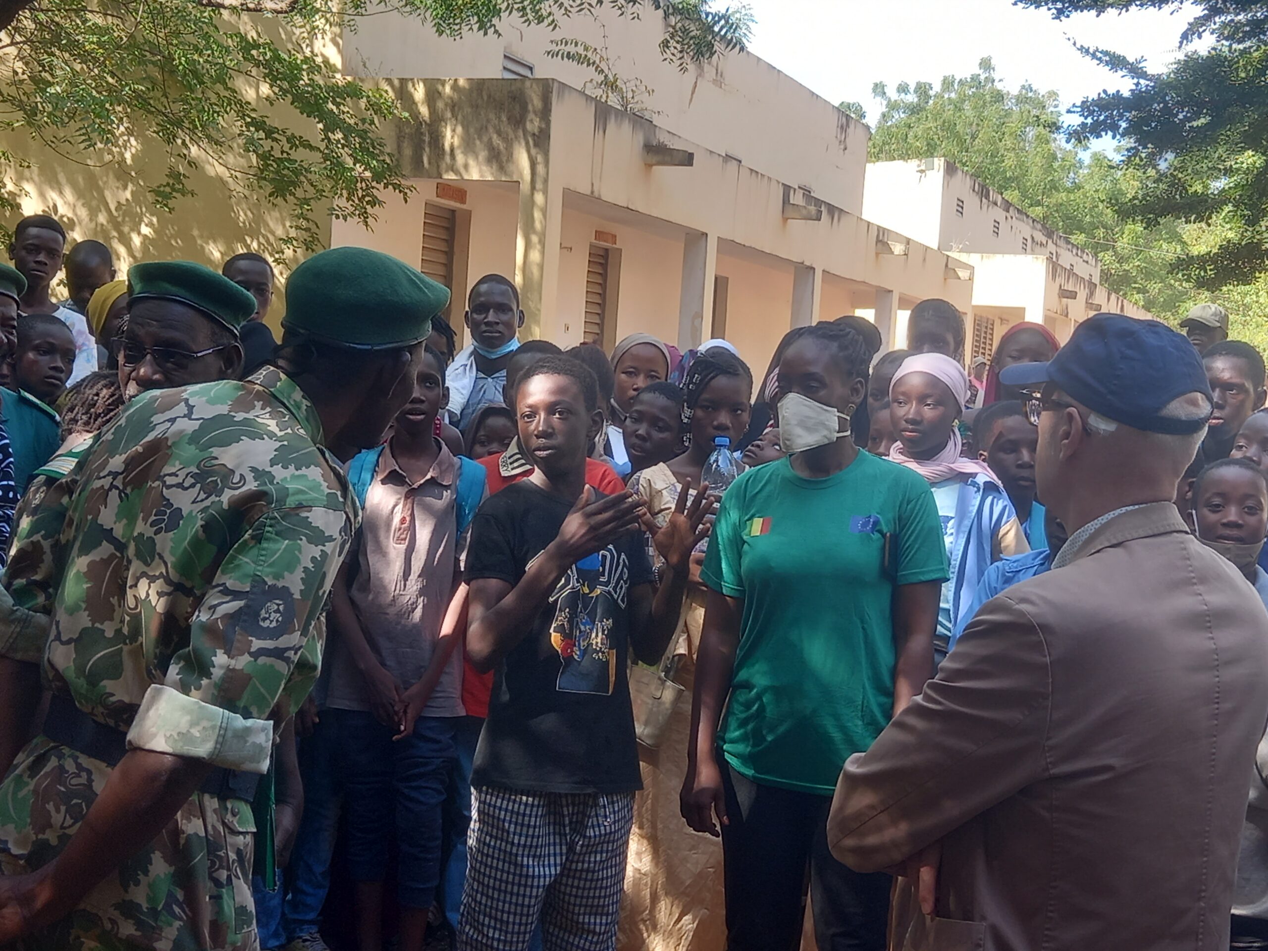 Semaine de la diplomatie climatique européenne : les élèves du groupe scolaire Niomi de Hamdallaye sensibilisés sur le rôle et l’importance des arbres