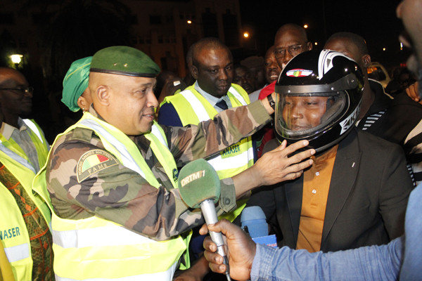 Fêtes de fin d’année : Distribution gratuite de casques aux conducteurs de moto