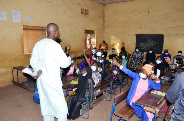 Les ministres Mahamadou Kassogué à l’école Mamadou Konaté et Ibrahim I. Maïga au groupe scolaire de Sogoniko