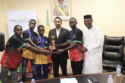 Coupe d’Afrique des nations de tennis : Le trophée et les médailles remportés par le Mali présentés au ministre Mossa Ag Attaher