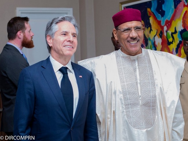 Visite du secrétaire d’état américain, Anthony Blinken au Niger :  Niamey, régulateur du jeu de positionnement entre l’Est et l’Ouest