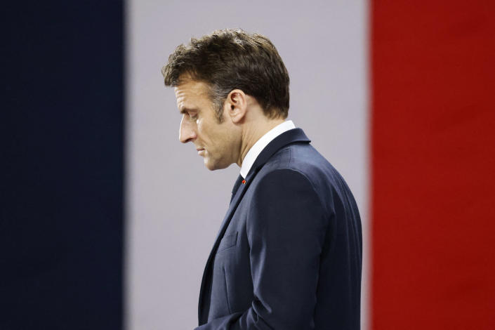 France : Macron chasse à droite et promet "un grand débat sur la laïcité"