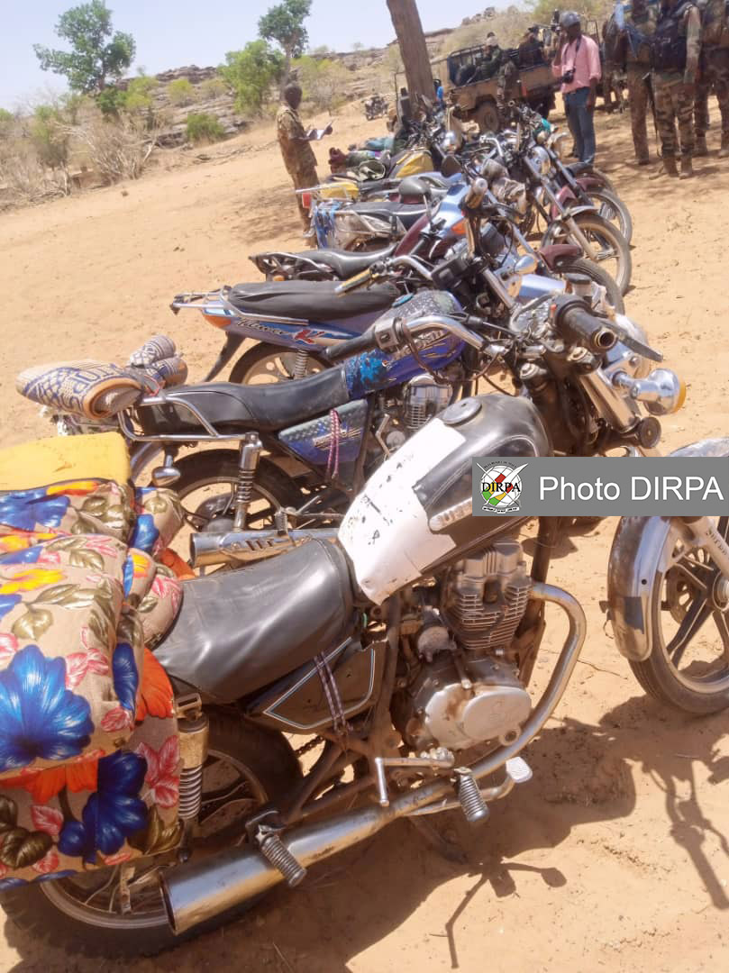 Lutte contre le terrorisme : Des frappes aériennes contre des positions terroristes font une quarantaine de morts à Bandiagara et Boni