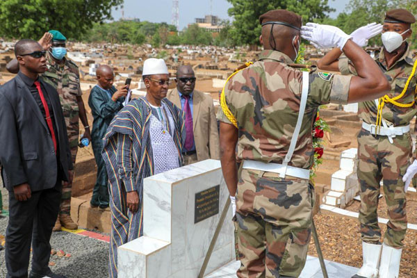 46ème anniversaire du décès du père de l’indépendance : Le Premier ministre se recueille sur la tombe du Président Modibo Keita