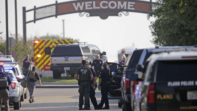 Au Texas, une fusillade fait 8 morts non loin de Dallas