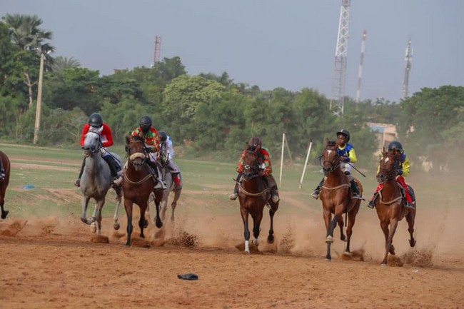 79eme grand prix de la Nation :  Le cheval "CR7" de Mamadou Alou Kouma s'adjuge le drapeau de la victoire