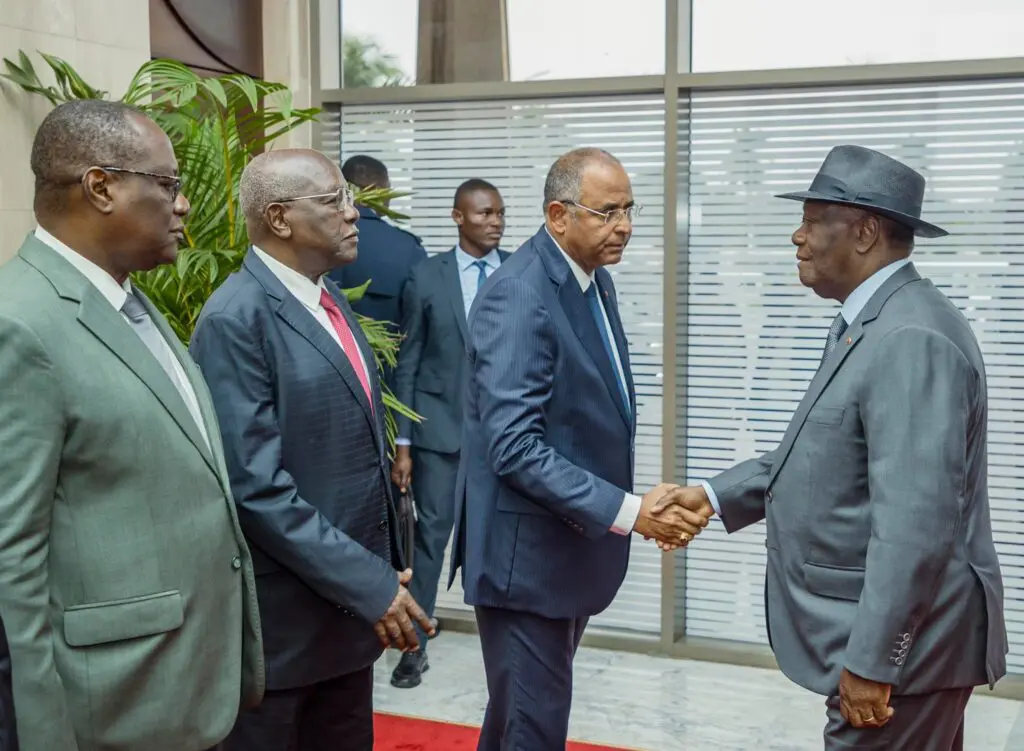 Alassane Ouattara a quitté Abidjan pour un séjour en France