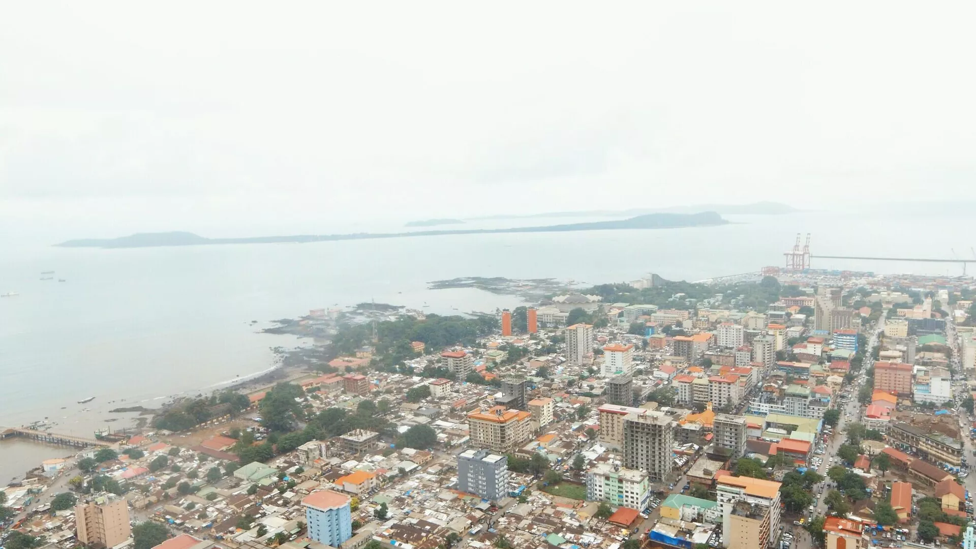 Matériel militaire, infrastructures: la Guinée donne un "nouvel élan" aux relations avec la Russie