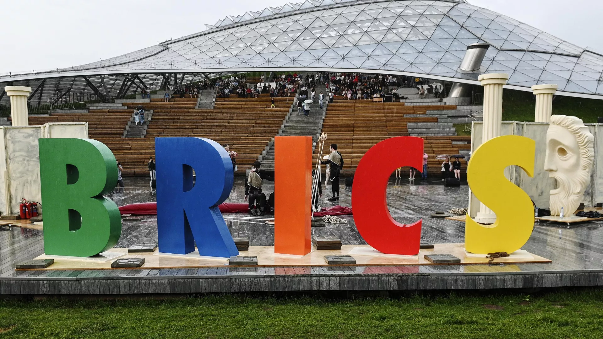 Le Kremlin s’exprime concernant la monnaie commune des BRICS