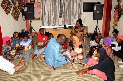 Lancement de la formation-initiation au violon traditionnel « sokou » et au conte theatralise : ’Moussow kan’’  pour former Dix jeunes filles en quatre mois