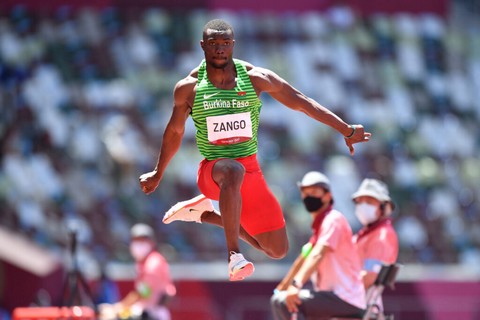 Pour se hisser sur le toit du monde à Budapest : Zango a sauté trois fois plus haut !