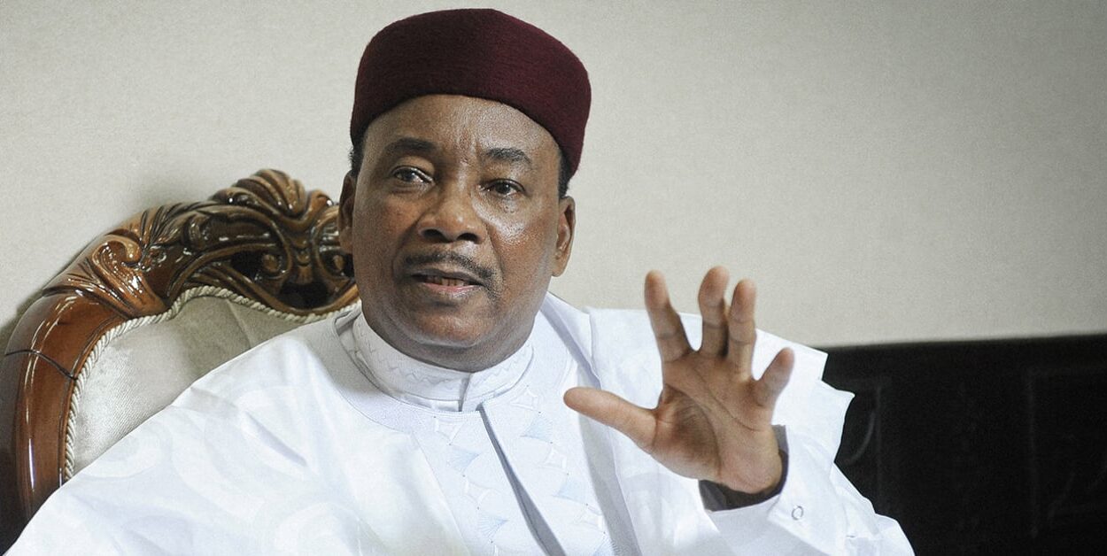 Niger : pourquoi l’ex-président Issoufou a porté plainte contre Sylvain Itté ?