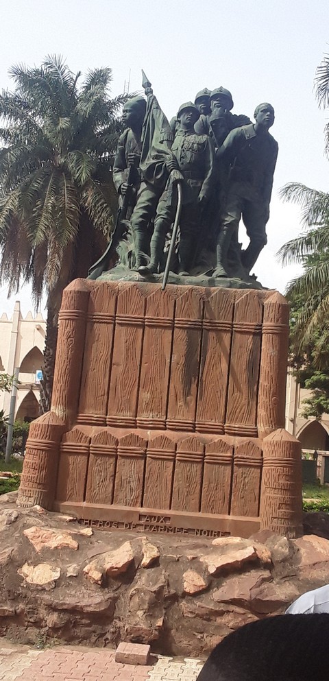 Patrimoines culturels de Bamako :  A la découverte du Monument aux héros  de l'Armée noire et du Parc des Sofas