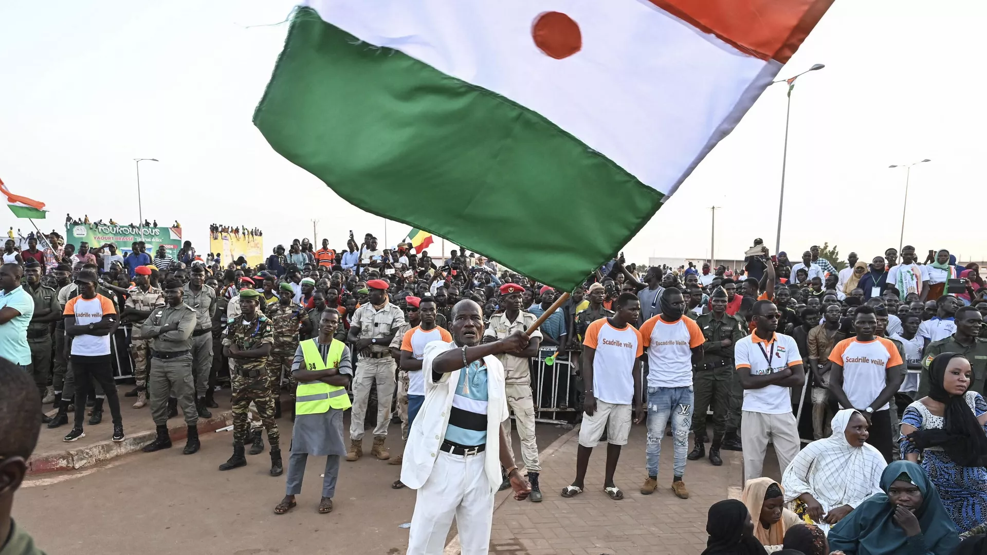 Après l’annonce du retrait français, le Niger doit rester vigilant, prévient Kémi Séba