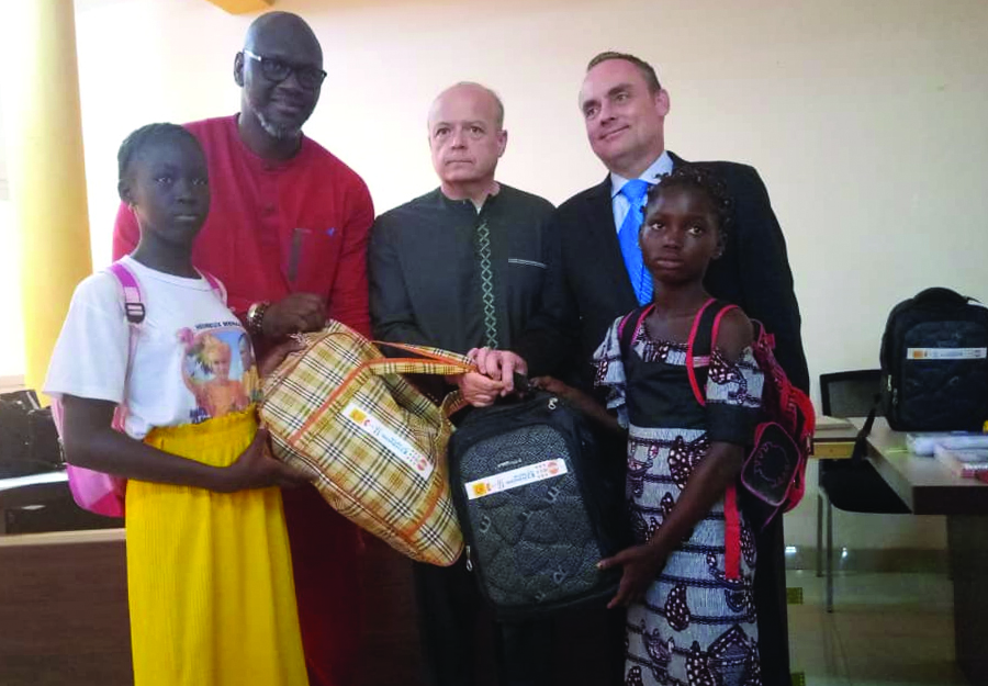 Journée internationale de la fille : Près de 200 kits scolaires et d’hygiènes d’une valeur de plus de 12 millions de FCFA remis aux jeunes filles à Bamako