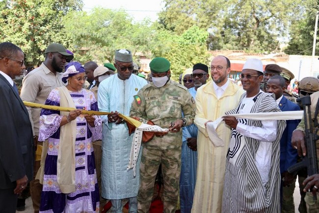 Afin de faciliter la prise en charge efficace  des malades insuffisants rénaux : Le colonel Assimi Goïta, inaugure le Centre de dialyse moderne du CSREF de la Commune V