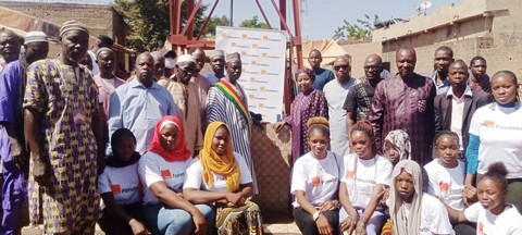 Continuité des activites du mois de la solidarité :  La Fondation Orange-Mali offre une adduction d'eau à la population de Doumanzana-Nafadji