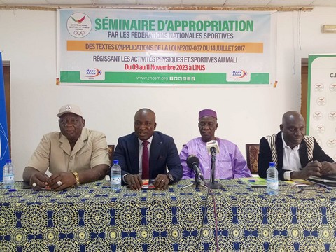 Les Textes d'application de la loi n°2017-037 régissant  les activités physiques et sportives au Mali : :Une cinquantaine de dirigeants  sportifs outillés par le Cnosm