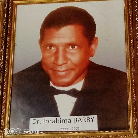 Nécrologie :  Dr. Ibrahima Barry dépose la craie