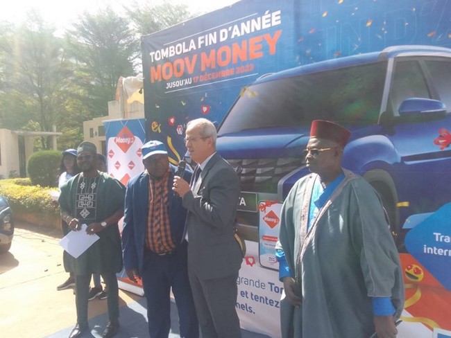 Tombola Fin d’année 2023 Moov Money :  Esaïe Togo gagne le gros lot, une voiture 4x4!