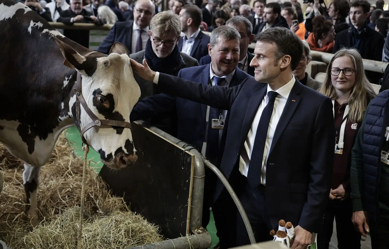 La visite de Macron au Salon de l’agriculture vire au chaos à Paris