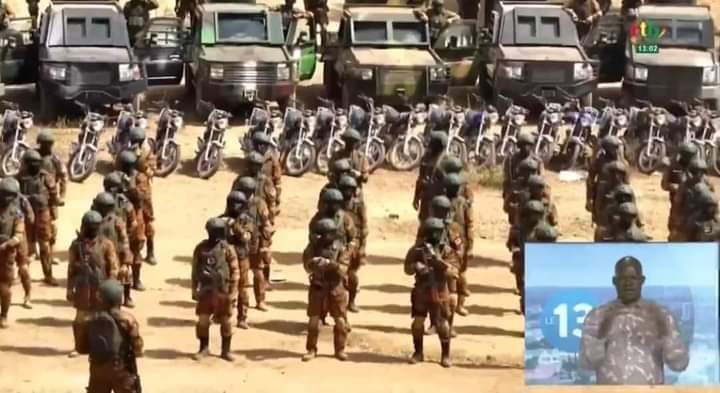 Burkina : Des milliers de terroristes lancent des assauts simultanés, les Forces combattantes réagissent avec efficacité