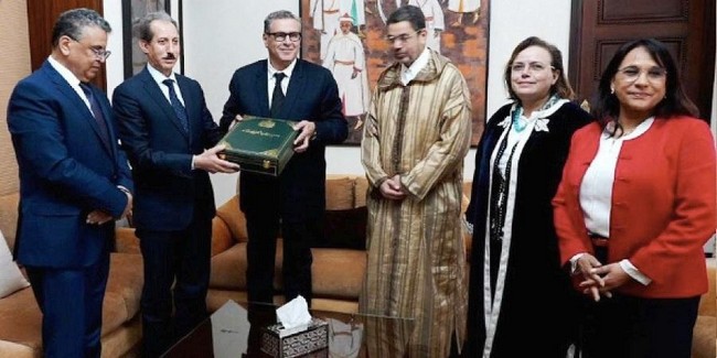 Remise au Chef du Gouvernement des propositions de l’Instance Chargée de la Révision du Code de la Famille en vue de les soumettre à Sa Majesté Mohammed VI, Roi du Maroc.