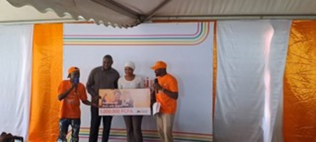 Remise de la tombola Orange money : Deux kits  solaires d’une valeur de 4 millions  remis aux grands gagnants