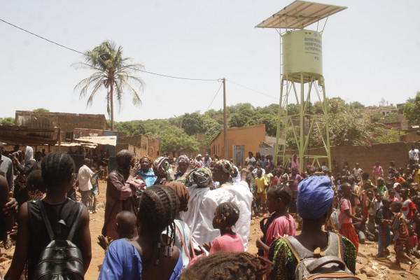 #Mali : Œuvres sociales du président de la Transition : Une école de six classes offertes aux habitants des 1.000 logements sociaux de Kambila