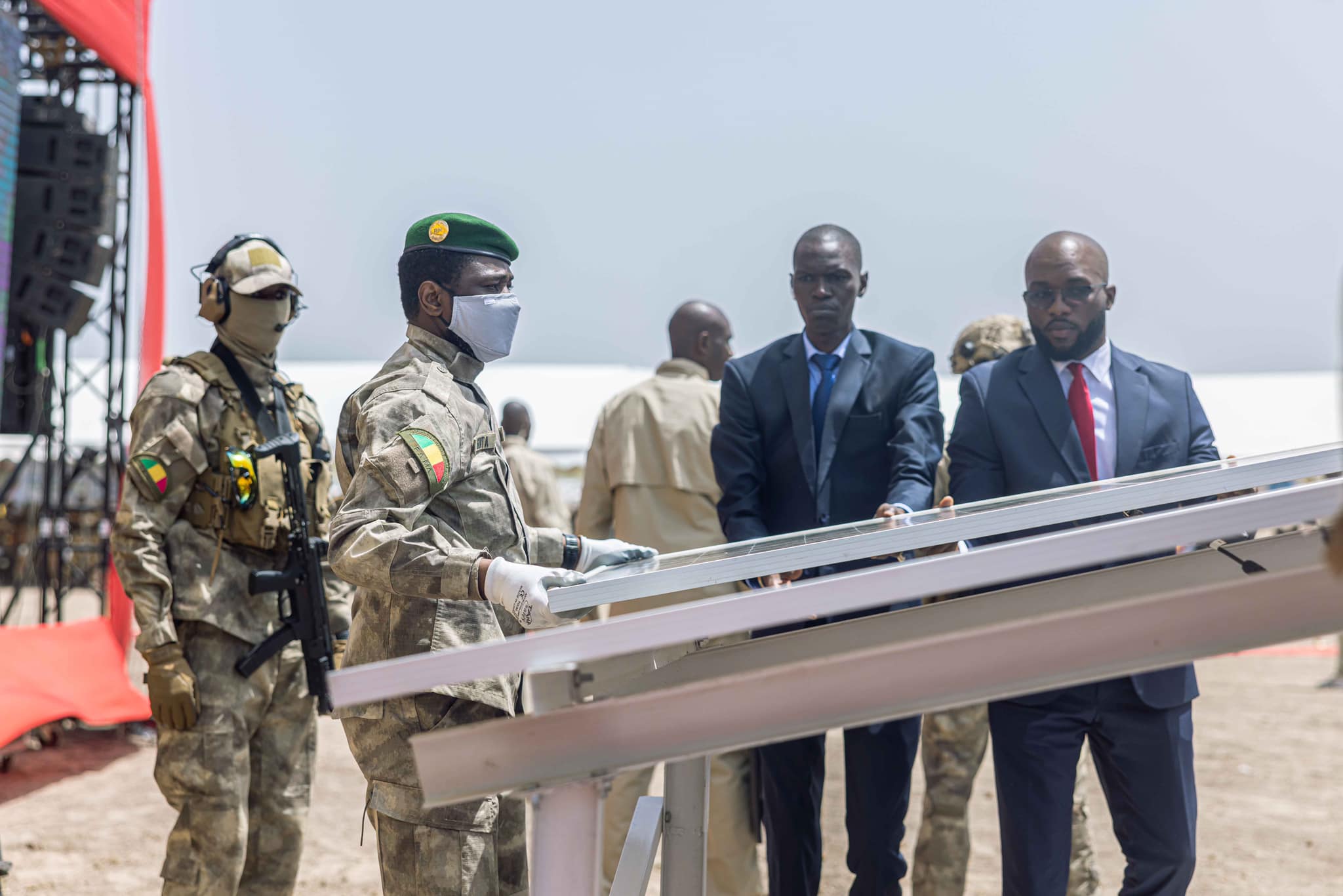 Lancement des travaux de construction de trois centrales solaires :  Une anticipation pour éviter un éventuel soulèvement populaire contre la très grave crise énergétique